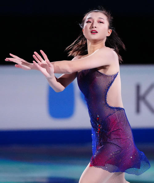 フィギュアスケートGPファイナルのエキシビションに臨む女子優勝の坂本（撮影・江口和貴）