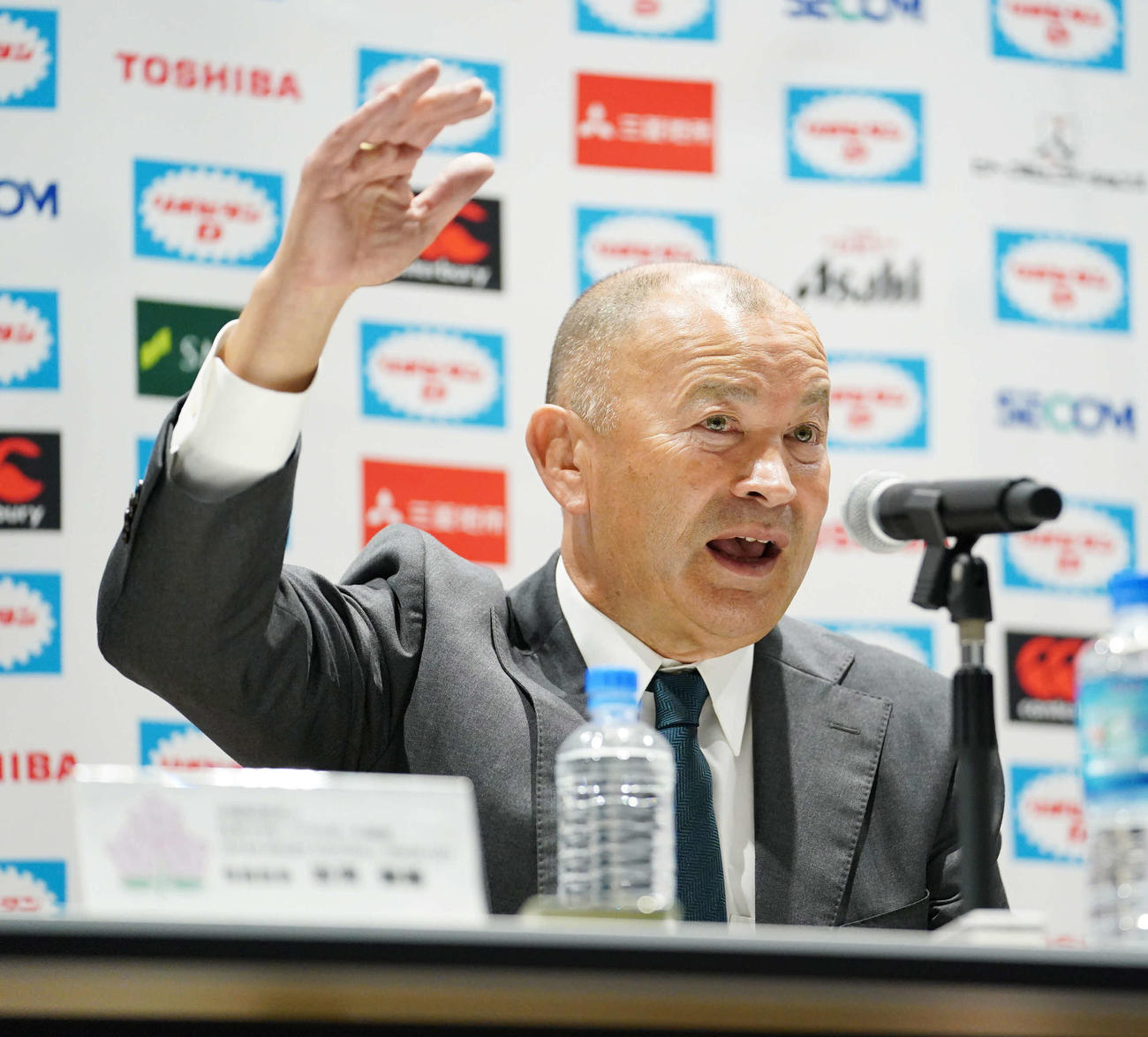 ラグビー日本代表HC就任が決定し記者会見に臨むエディー・ジョーンズ氏（撮影・小沢裕）