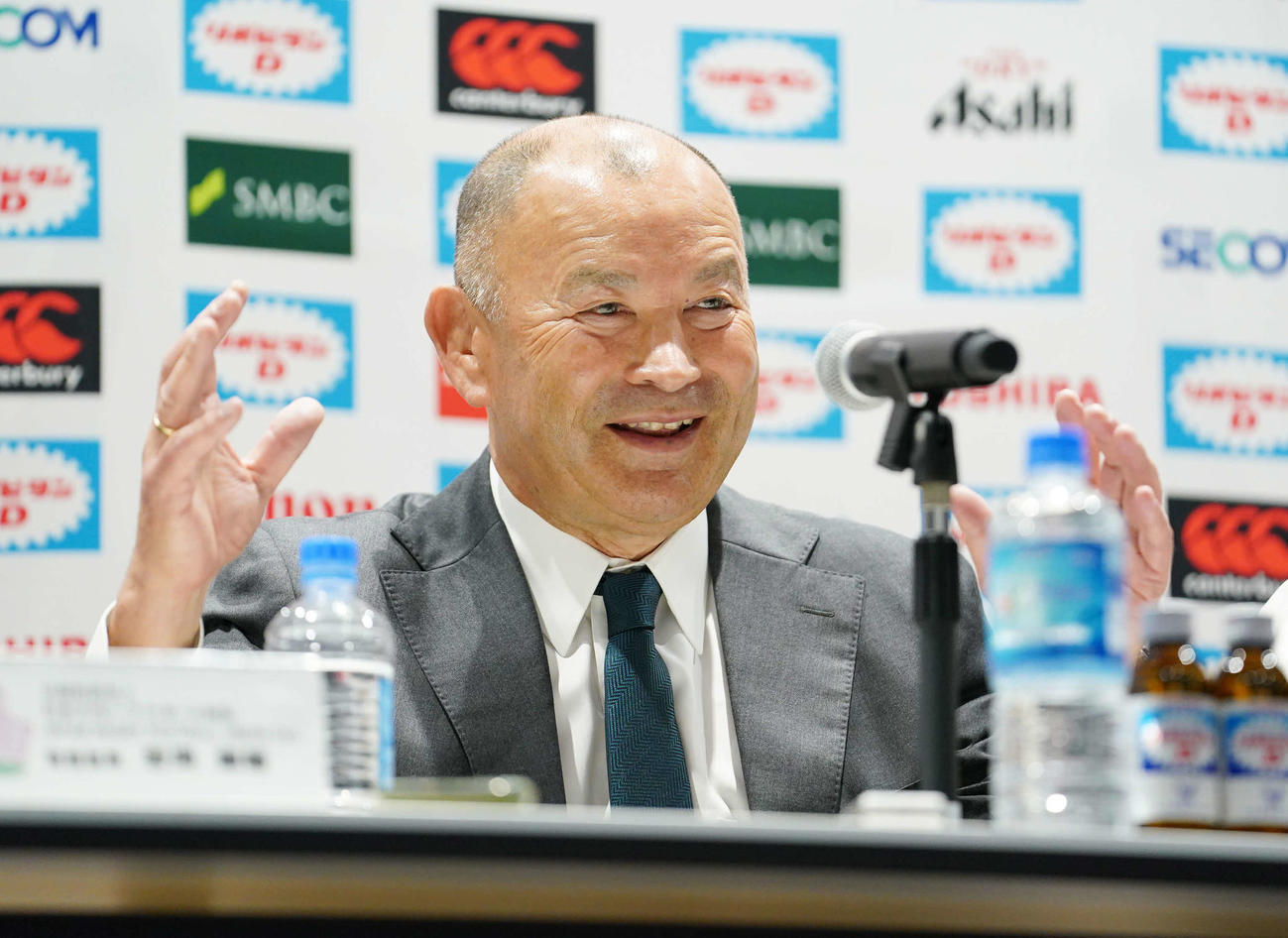 ラグビー日本代表HC就任が決定し記者会見に臨むエディー・ジョーンズ氏（撮影・小沢裕）