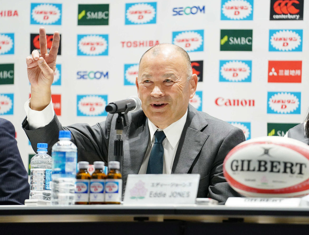 ラグビー日本代表HC就任が決定し記者会見に臨むエディー・ジョーンズ氏（撮影・小沢裕）