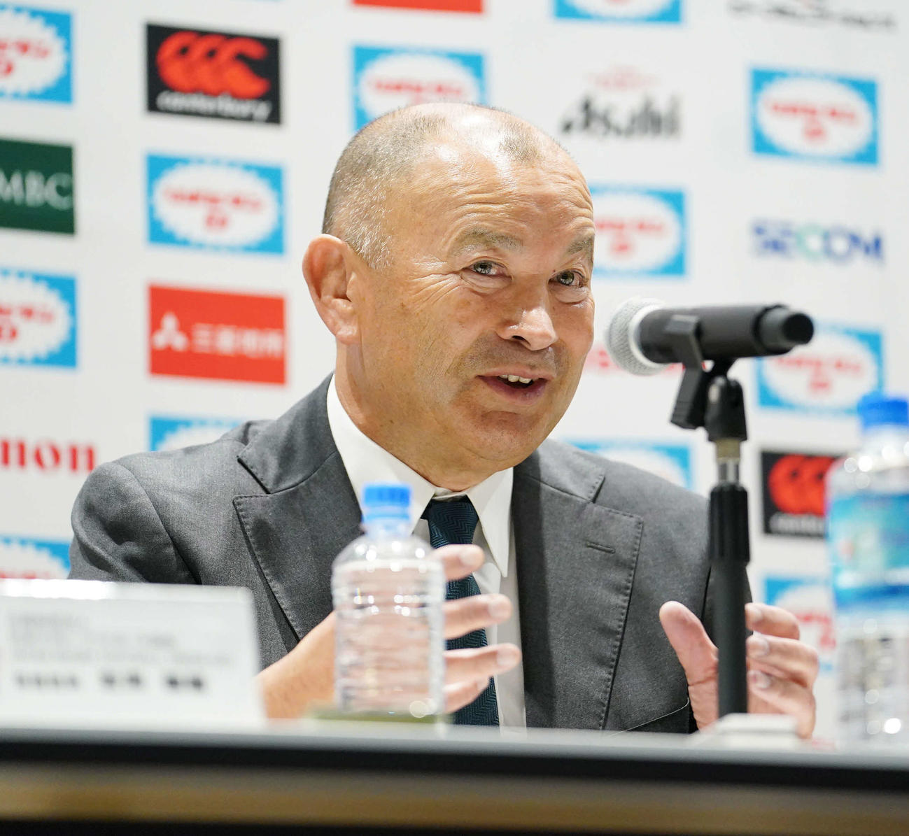 ラグビー日本代表HC就任が決定し記者会見に臨むエディー・ジョーンズ氏（撮影・小沢裕）