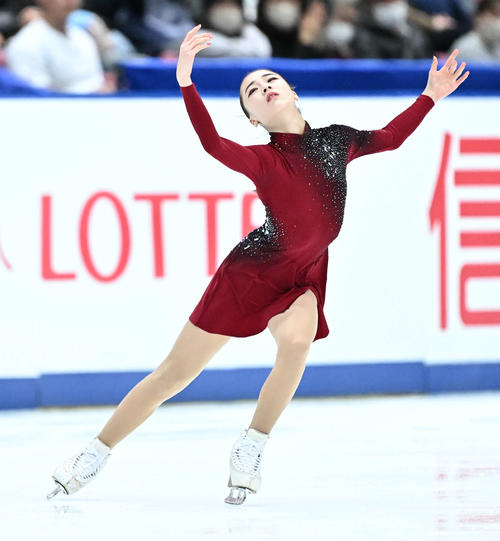 女子SPの演技をする上薗（撮影・滝沢徹郎）