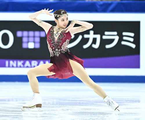 女子SPの演技をする住吉（撮影・滝沢徹郎）