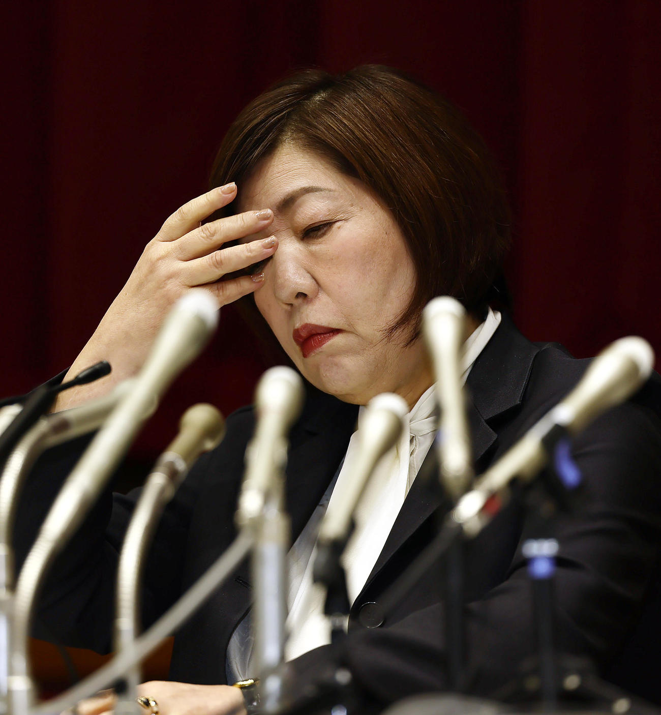 会見で渋い顔を見せる日大・林真理子理事長（2023年12月撮影）