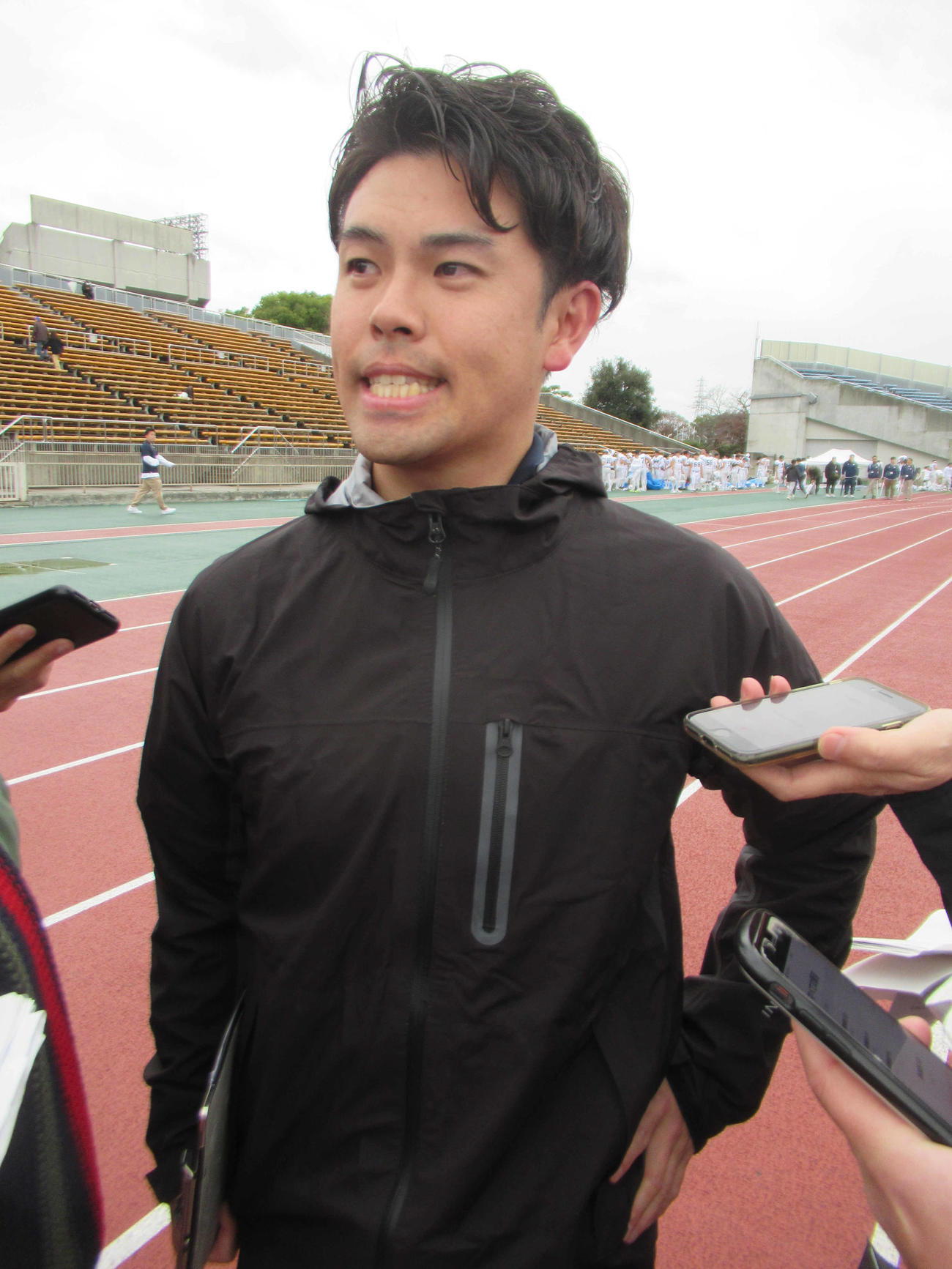 関西学生アメフトで38年ぶりの1部昇格を決めた大阪大の西尾監督（撮影・実藤健一）