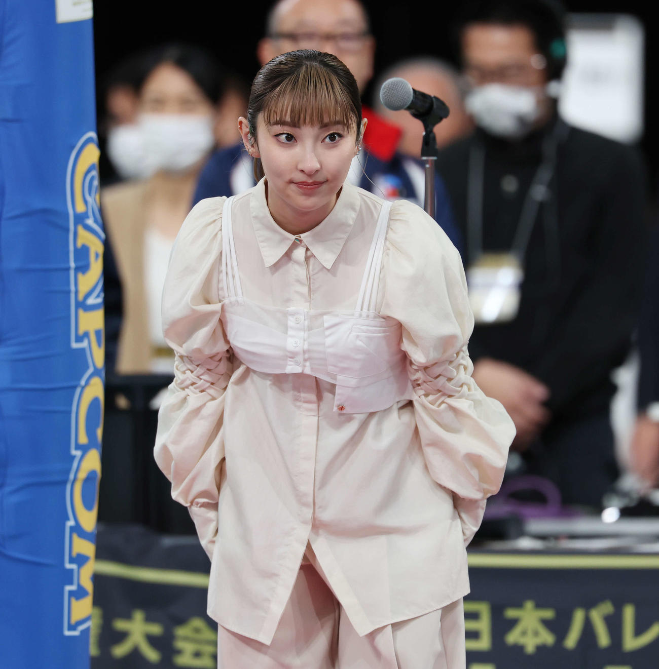 NEC対久光　国歌独唱を務めた家入レオ（撮影・宮地輝）