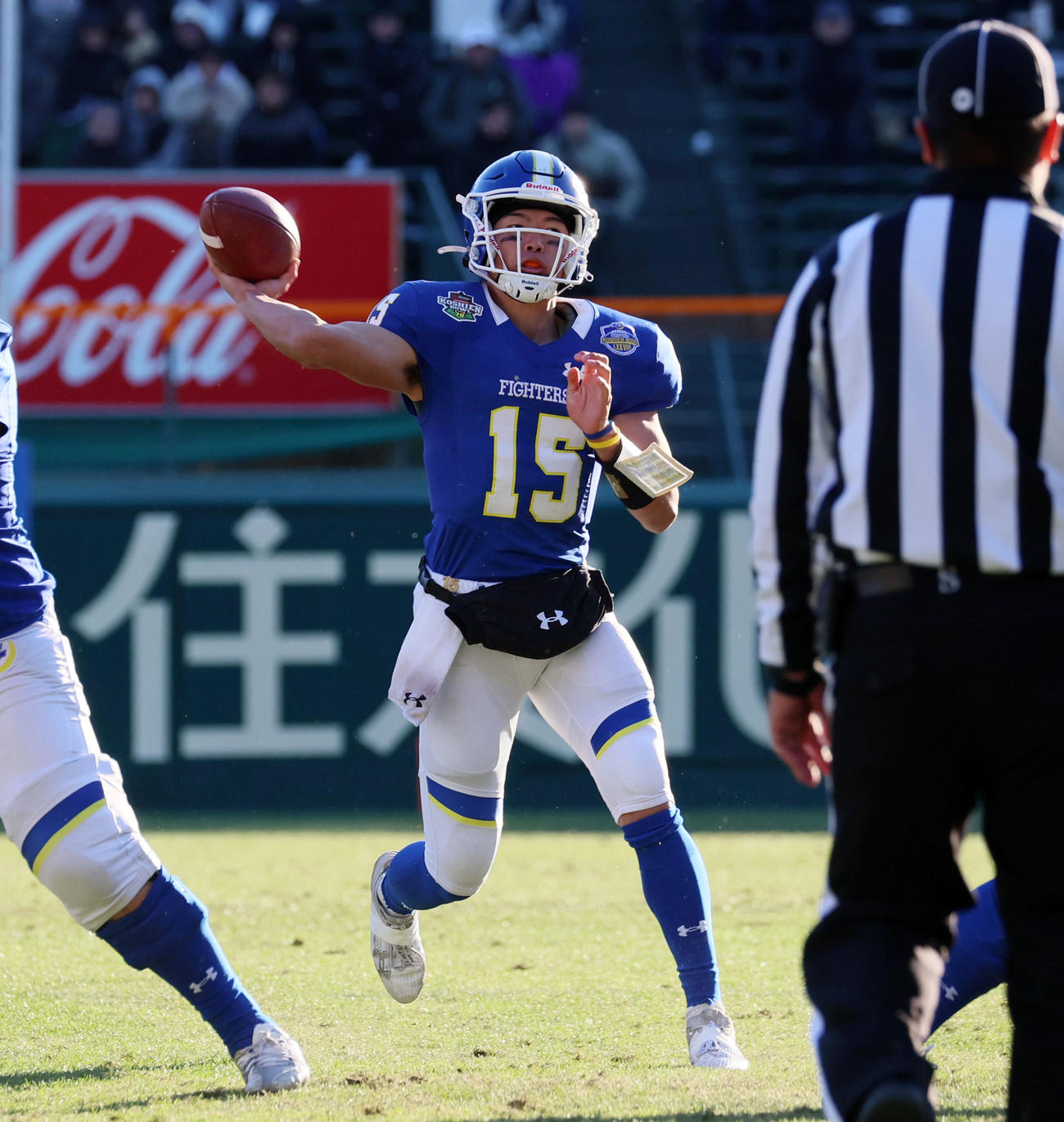 関学大対法大　第4Q、関学大QB鎌田はパスでTDをアシスト（撮影・加藤哉）