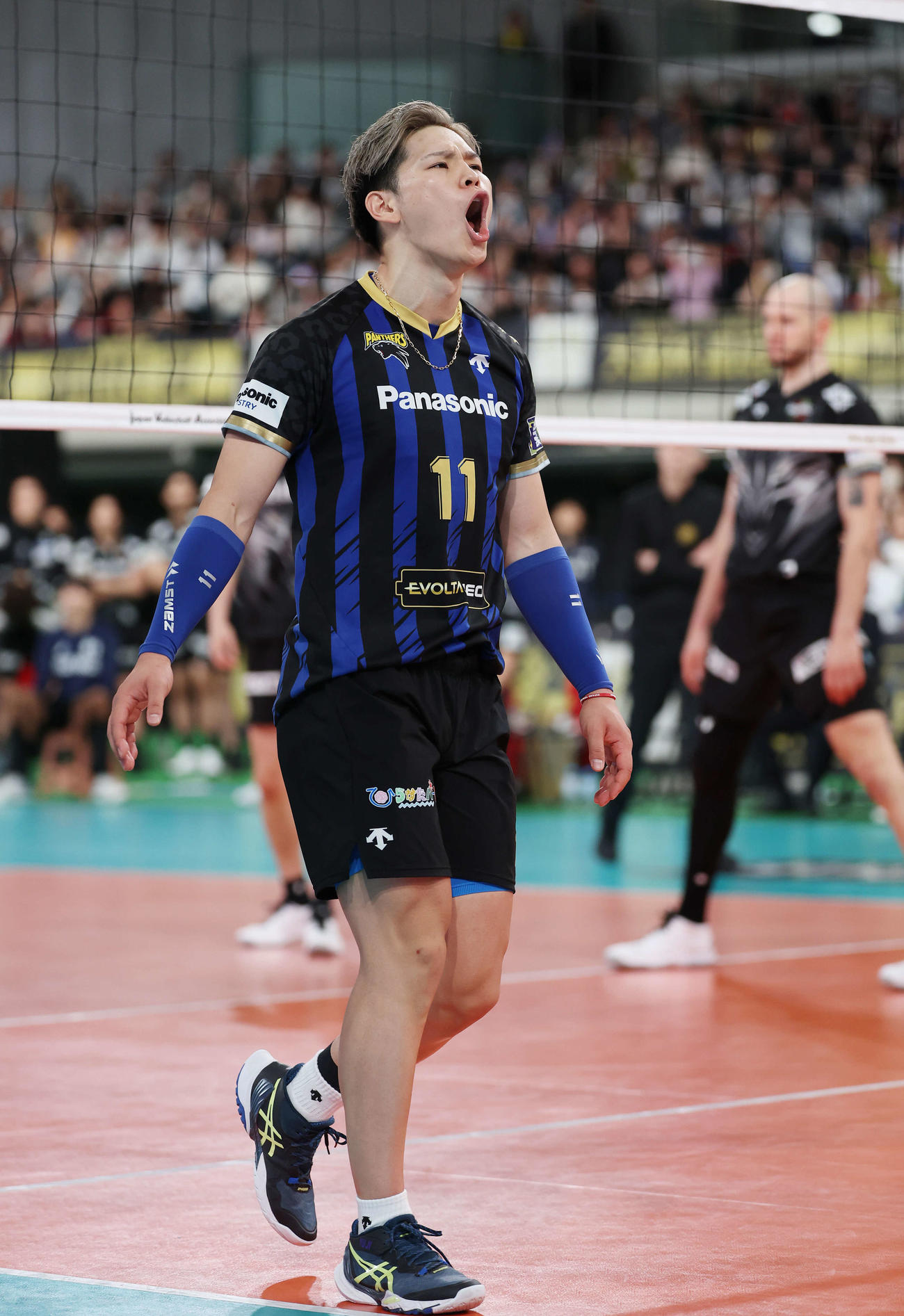 名古屋対パナソニック　全日本選手権優勝を決めるスパイクを決め、雄たけびを上げるパナソニック西田（撮影・宮地輝）