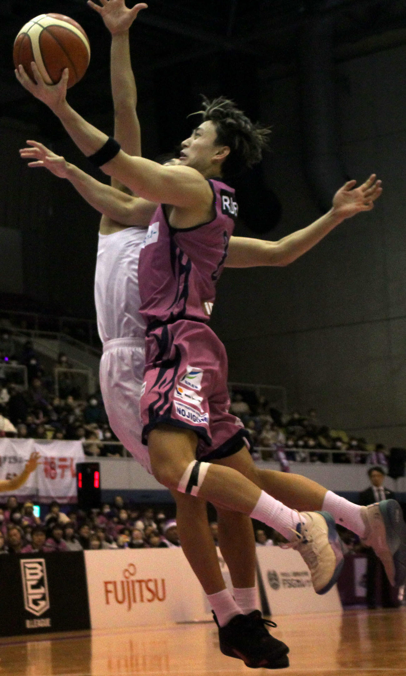 第3Q、シュートを狙う福島加藤
