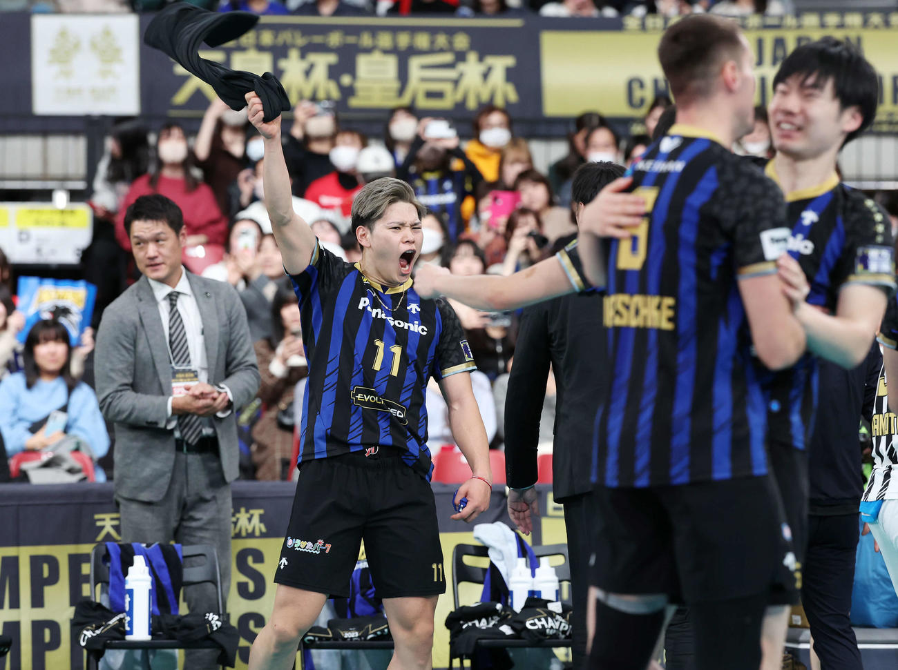 名古屋対パナソニック　全日本選手権を制し、喜びを爆発させるパナソニック西田（撮影・宮地輝）
