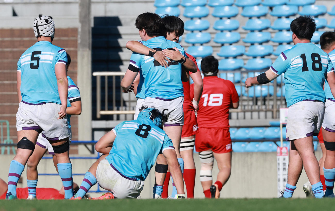 流通経大対筑波大　準々決勝進出を決め喜ぶ筑波大の選手たち（撮影・野上伸悟）