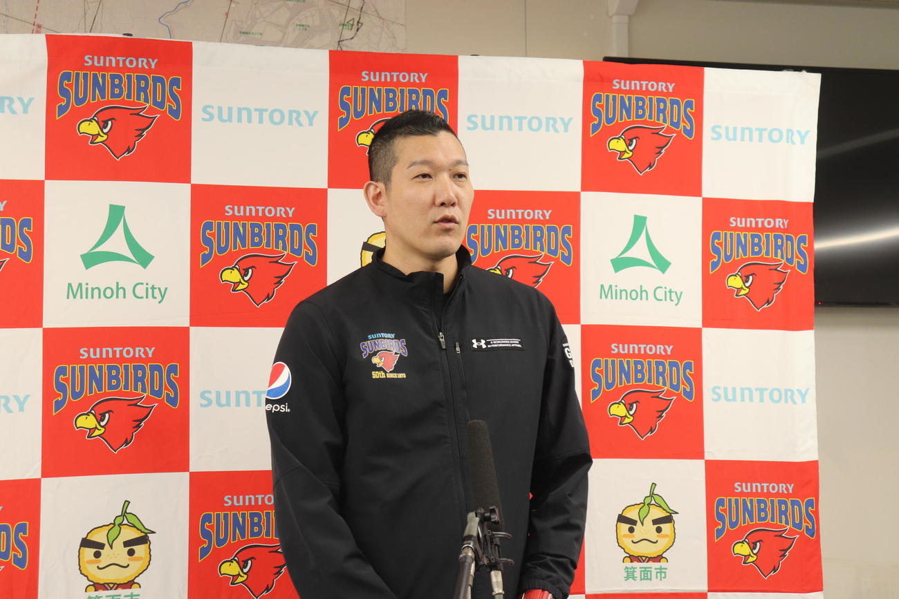 インタビューに答える山村宏太監督（撮影・竹本穂乃加）