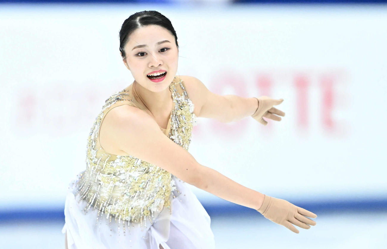 女子SPの演技をする白岩（撮影・滝沢徹郎）