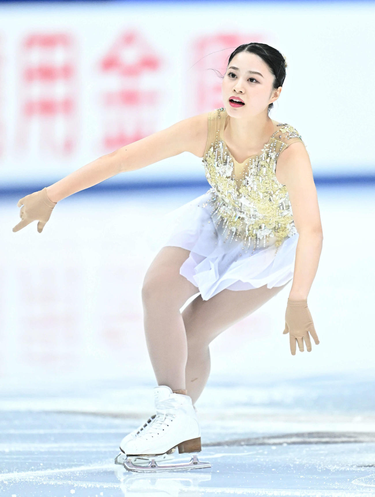 女子SPの演技をする白岩（撮影・滝沢徹郎）