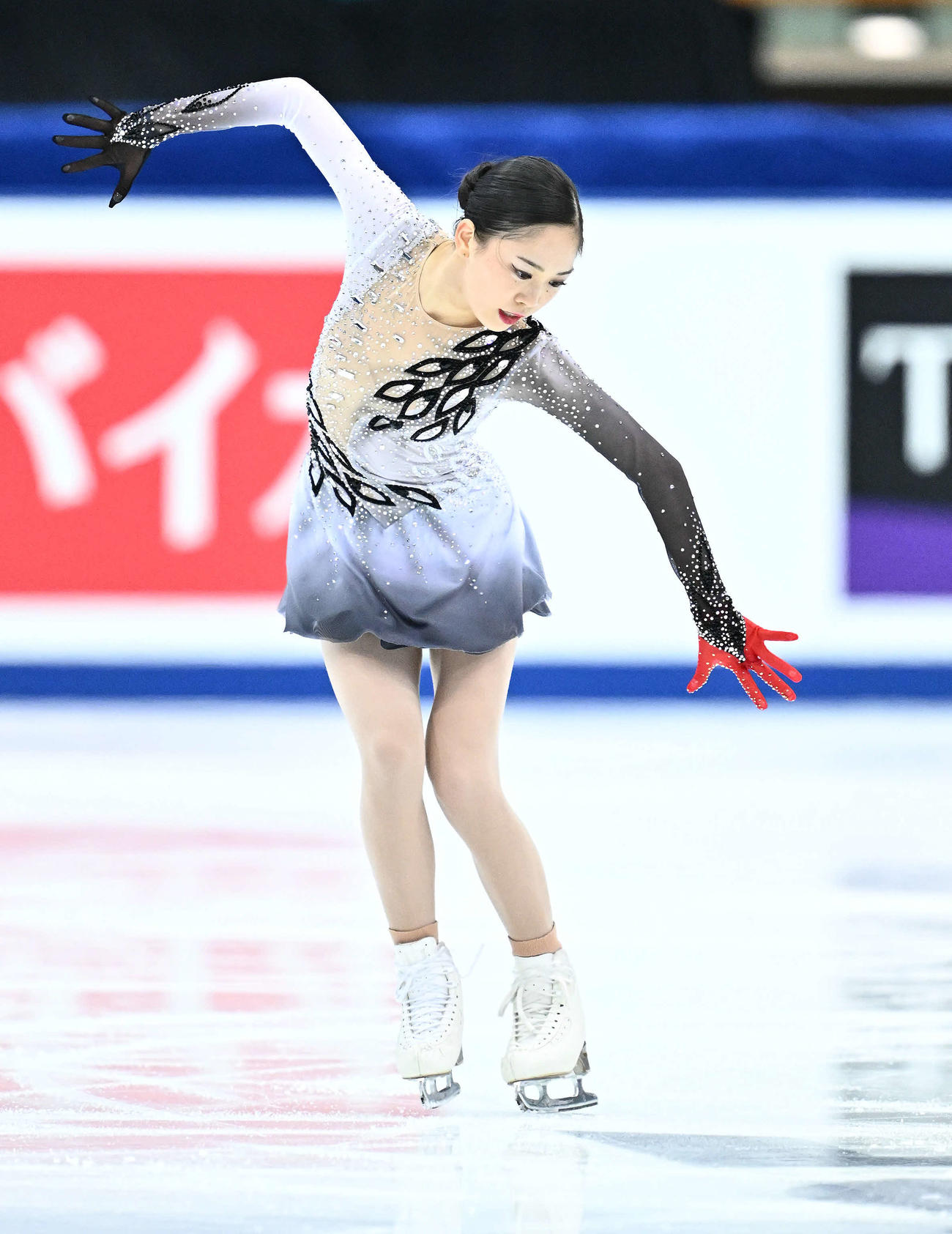 女子フリーの演技をする吉田（撮影・滝沢徹郎）