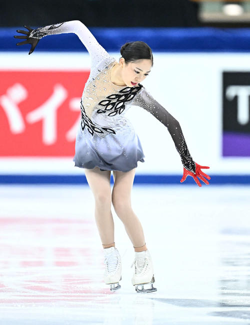 女子フリーの演技をする吉田（撮影・滝沢徹郎）