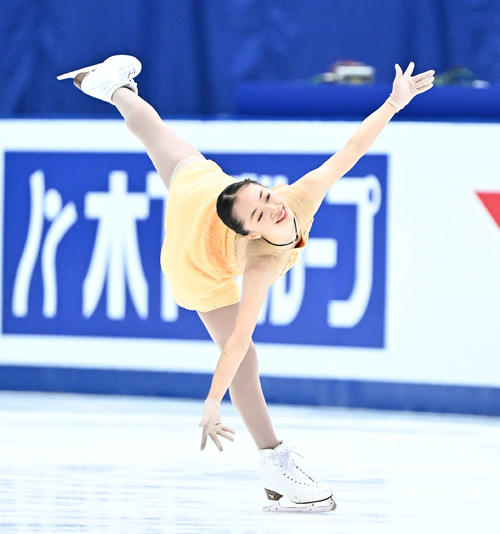 女子フリーの演技をする清水（撮影・滝沢徹郎）