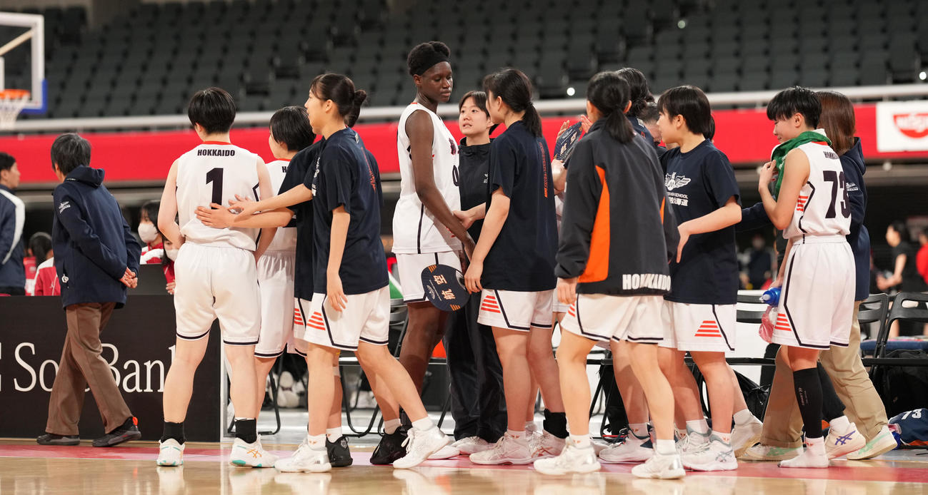 日本航空北海道対下妻第一　下妻第一に敗れた日本航空北海道の選手たち（撮影・鈴木みどり）