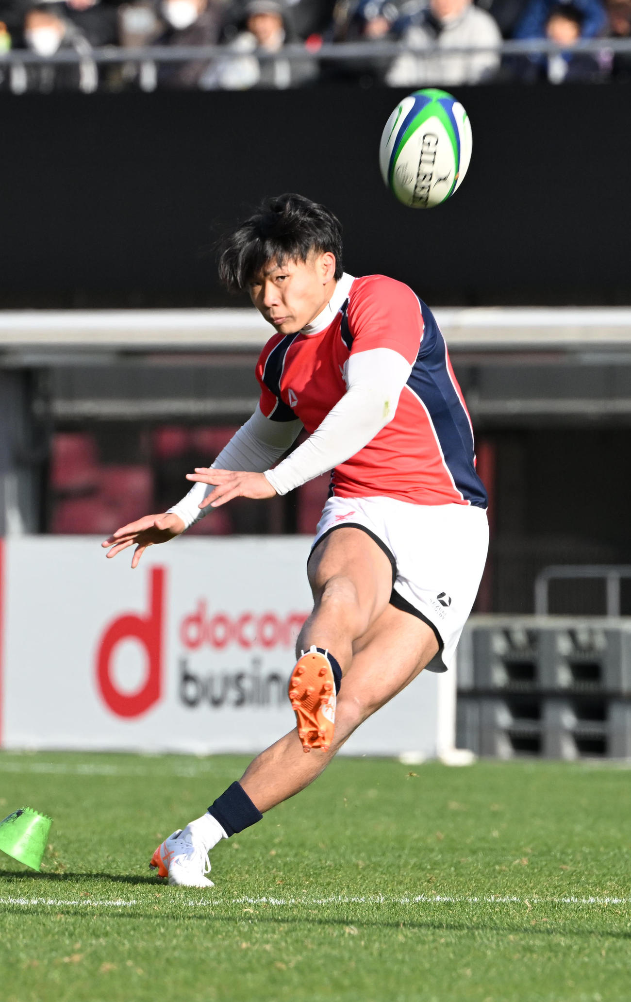 京産大対早大　前半、先制のPGを決める京産大FB辻野（撮影・和賀正仁）