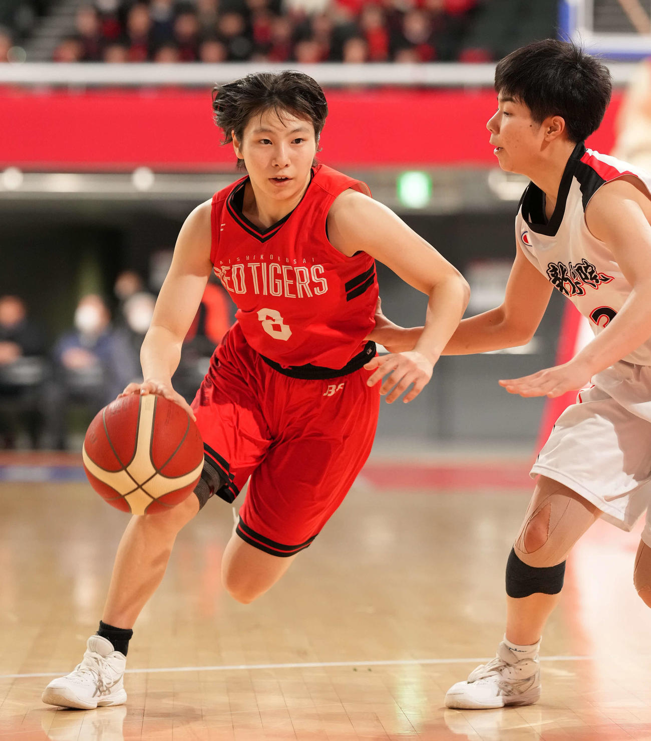 作新学院対開志国際　第3Q、ドリブルする開志国際・曽根（撮影・鈴木みどり）