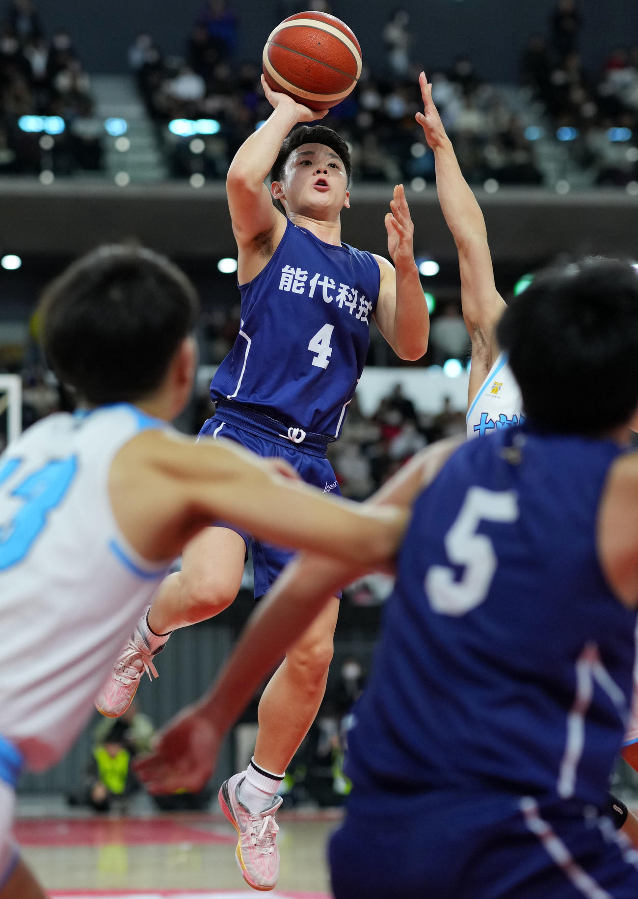 第4Q、シュートを決める能代科学技術・中野（撮影・横山健太）