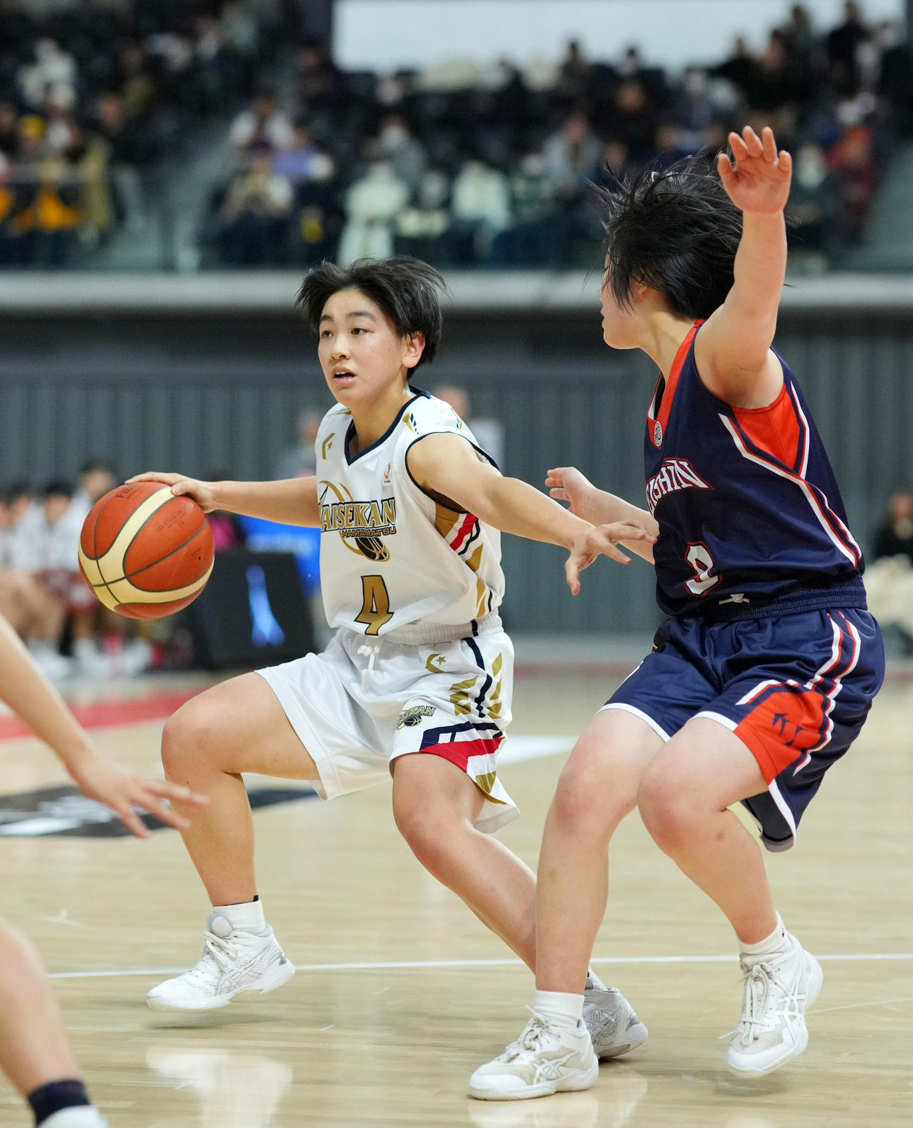 浜松開誠館対慶進　第3Q、ドリブルで切れ込む浜松開誠館・井口（左）（撮影・横山健太）