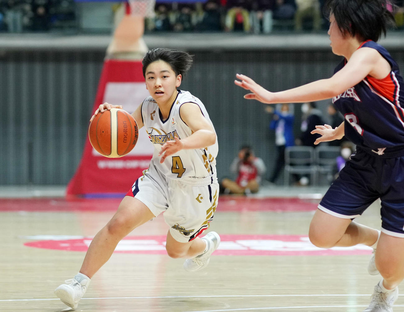 浜松開誠館対慶進　第3Q、ドリブルで切れ込む浜松開誠館・井口（左）（撮影・横山健太）