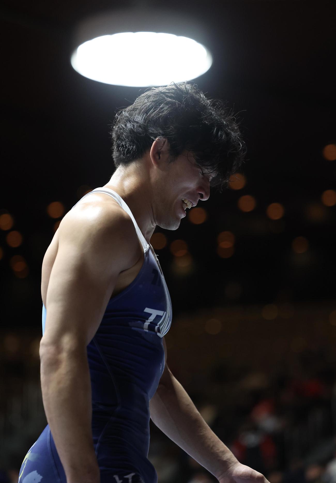 男子フリースタイル86キログラム級決勝　石黒に敗れ引き揚げる高谷（撮影・河田真司）