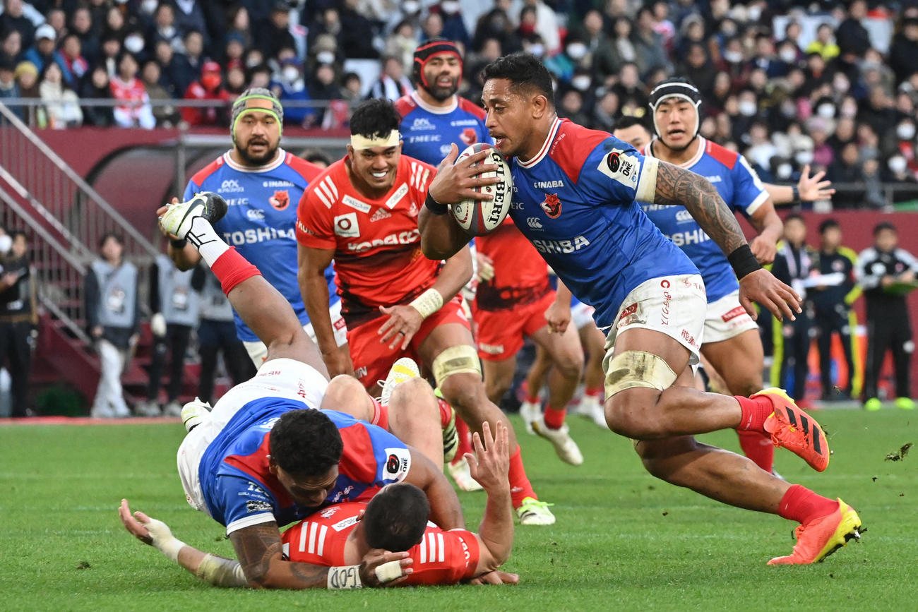 神戸対BL東京　後半、BL東京フランカーのシャノン・フリゼルがトライを決める（撮影・滝沢美穂子）
