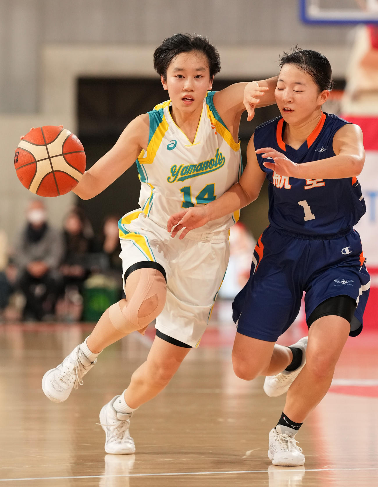 札幌山の手対日本航空石川　第4Q、ドリブルする札幌山の手・高橋（撮影・鈴木みどり）