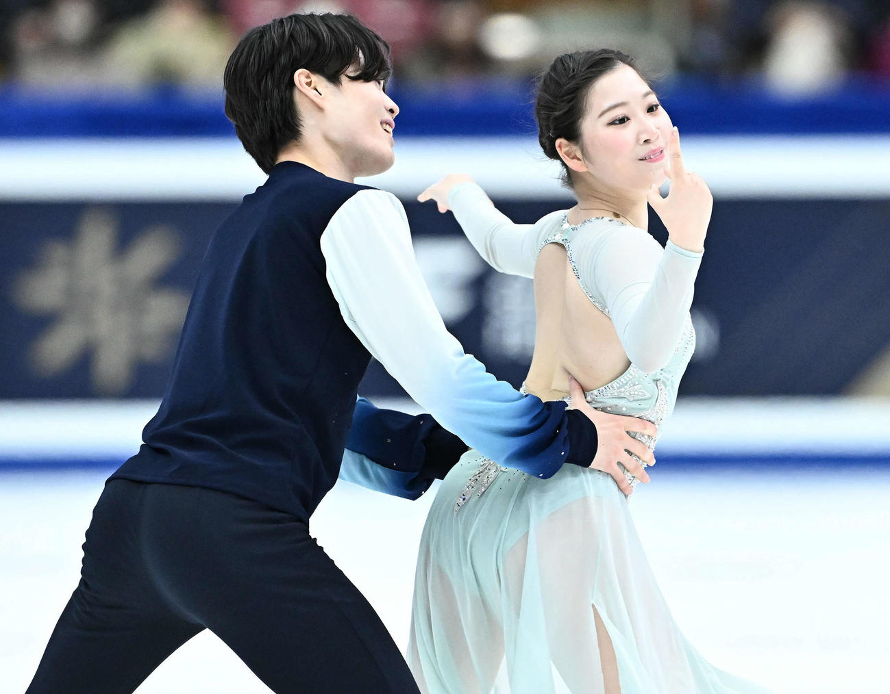 アイスダンス・フリーの演技をする田中（右）と西山（撮影・滝沢徹郎）