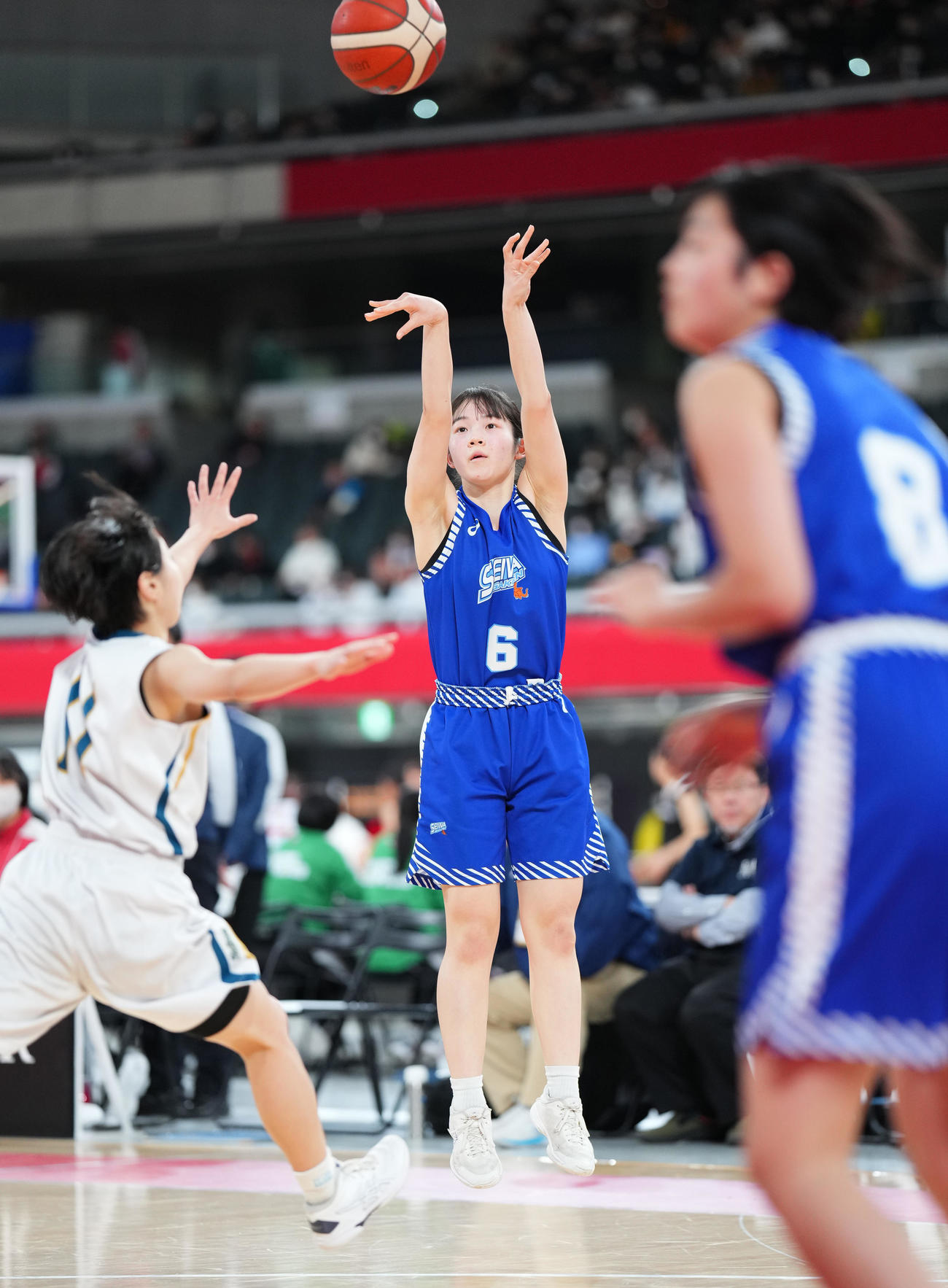 第4Q、シュートする聖和学園・上野
