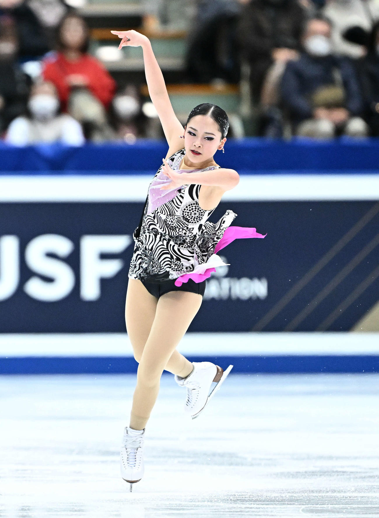 女子フリーの演技をする渡辺（撮影・滝沢徹郎）