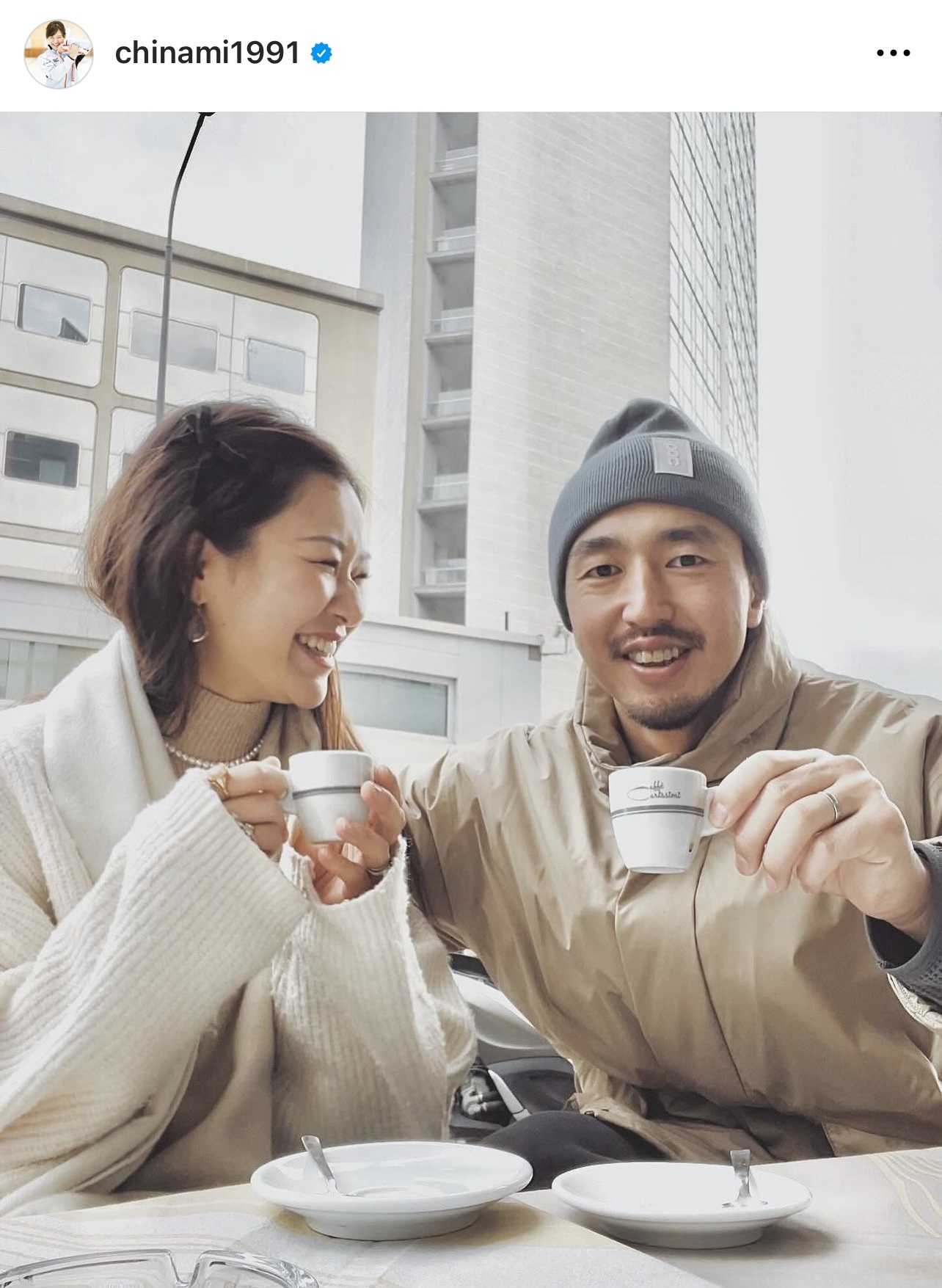 夫の河野恭介さん（左）と、夫婦でクリスマスを楽しむ吉田知那美（吉田知那美のインスタグラムから）