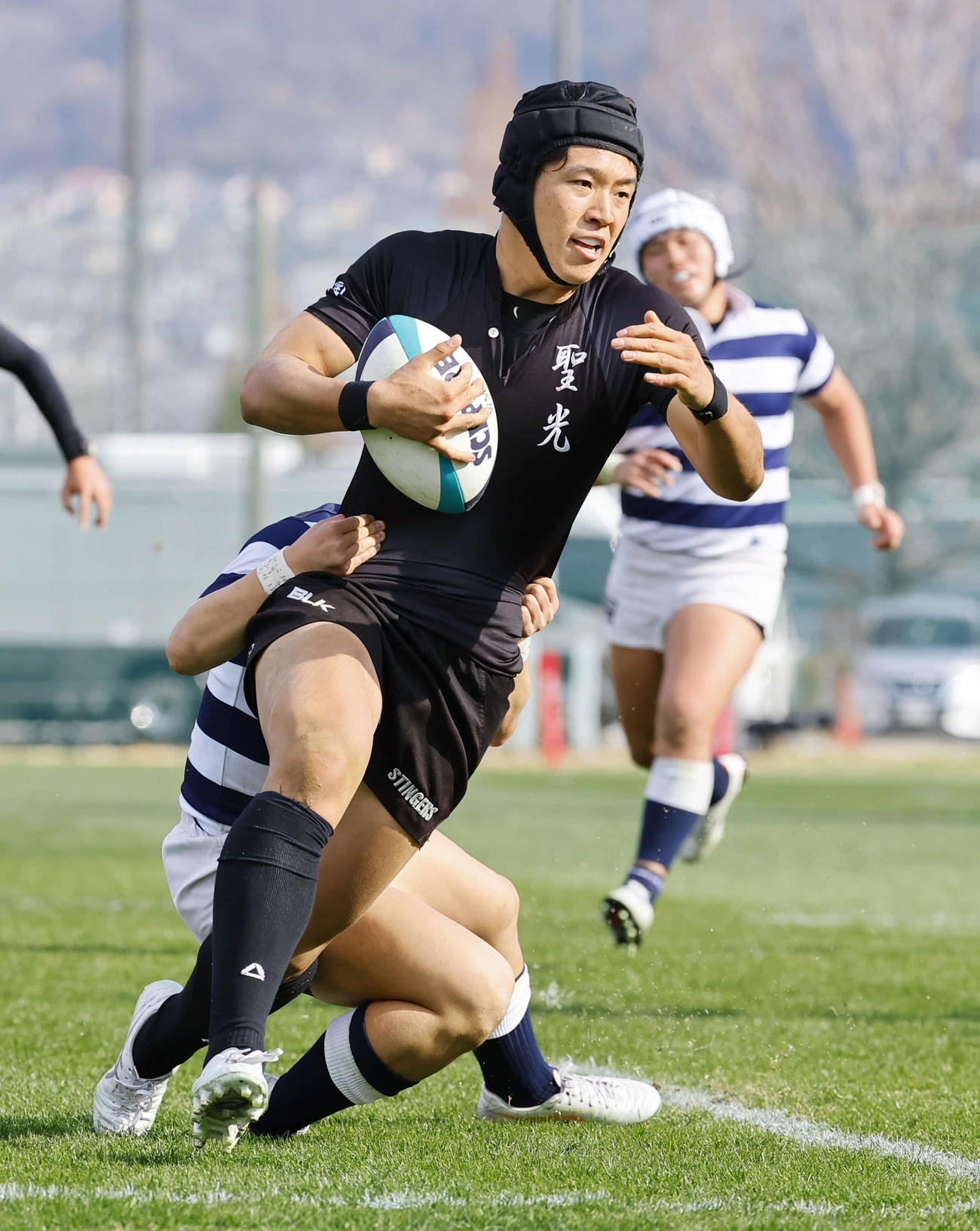 静岡聖光学院対秋田工　後半、抜けだしトライを決める静岡聖光学院FB小野沢（撮影・藤尾明華）