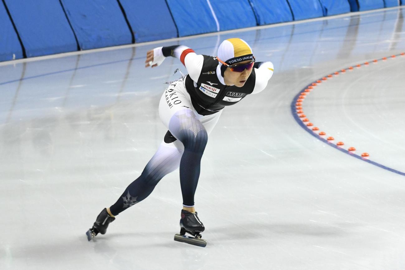 スプリント部門女子1000メートルで滑走する高木（撮影・石井翔太）