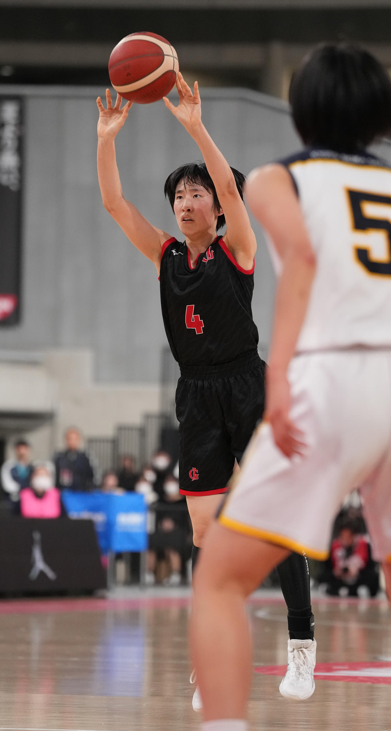 京都精華学園対岐阜女　第2Q、シュートを放つ岐阜女子・絈野（撮影・鈴木みどり）