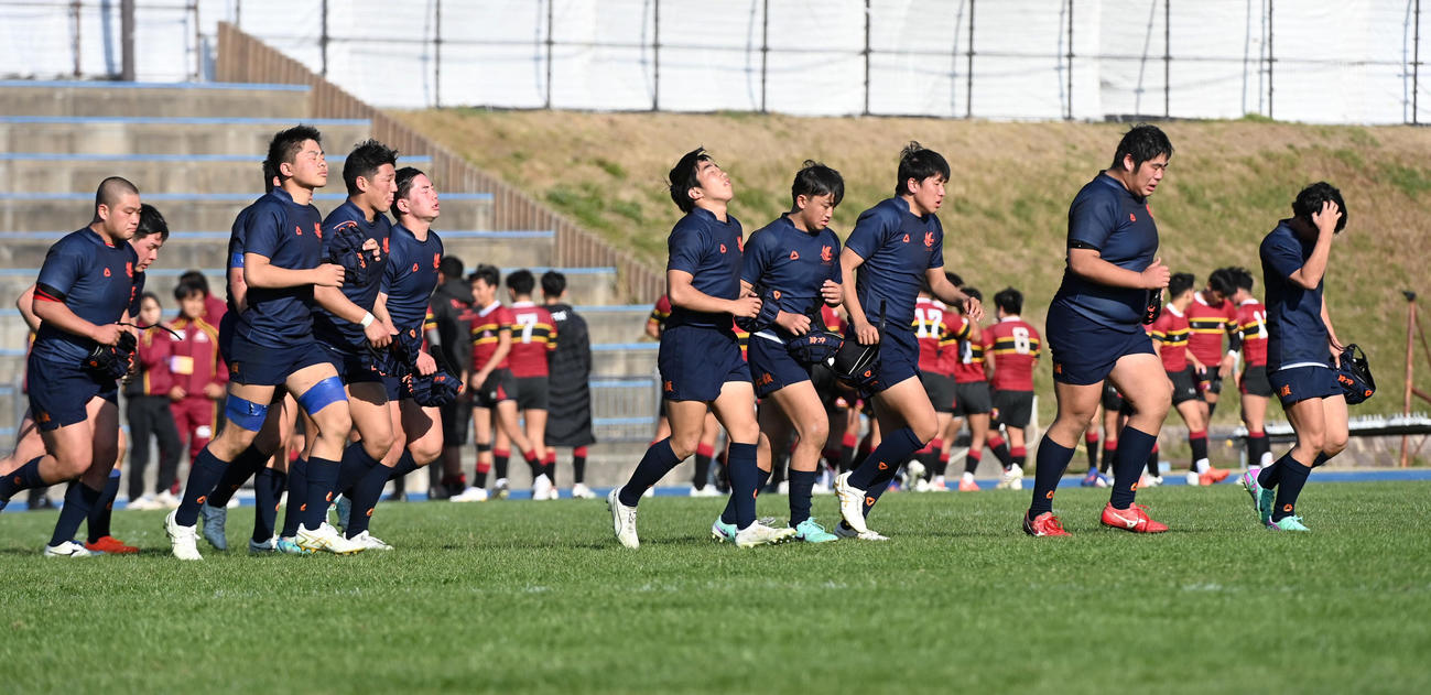 名護対学法福島　名護に敗れがっくりする学法福島フィフティーン（撮影・前岡正明）