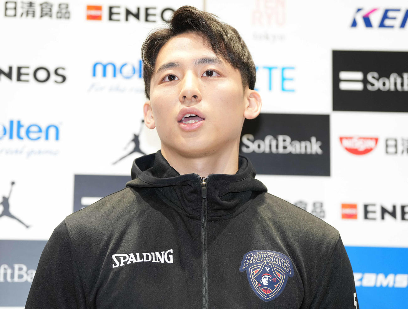 男子決勝を前に囲み取材に応じる横浜BC河村（撮影・鈴木みどり）