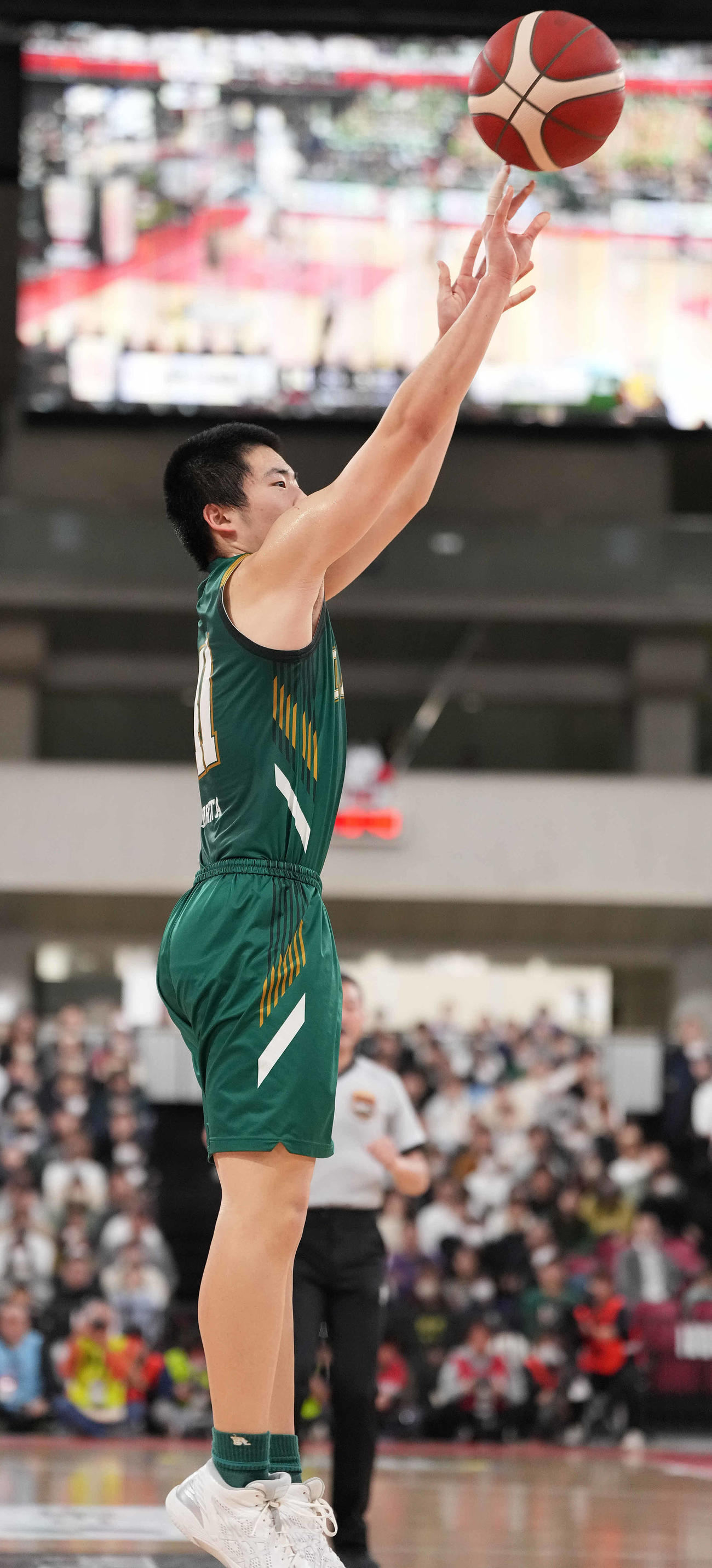 福岡第一対福岡大大濠　第2Q、シュートを放つ福岡第一・森田（撮影・鈴木みどり）