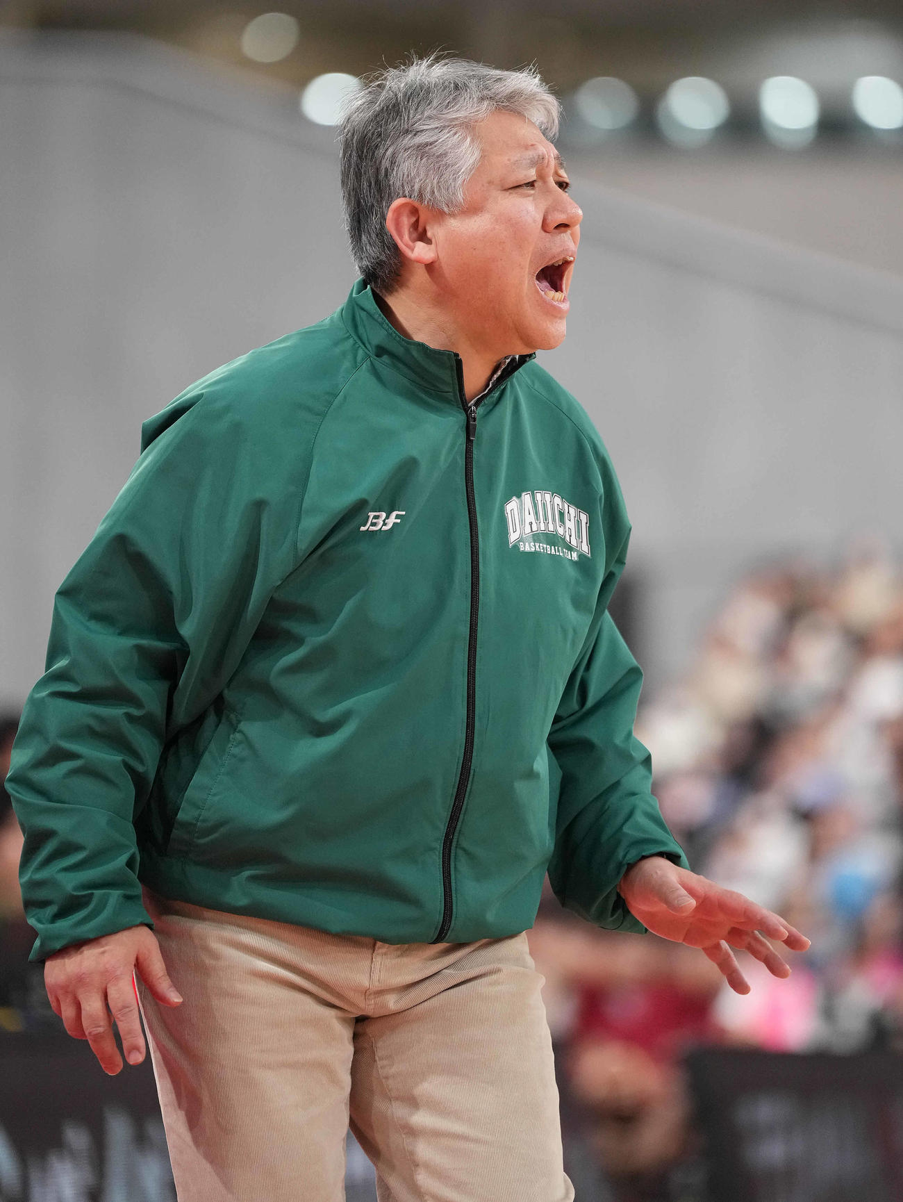福岡第一対福岡大大濠　第3Q、選手に指示を出す福岡第一・井手口監督（撮影・鈴木みどり）
