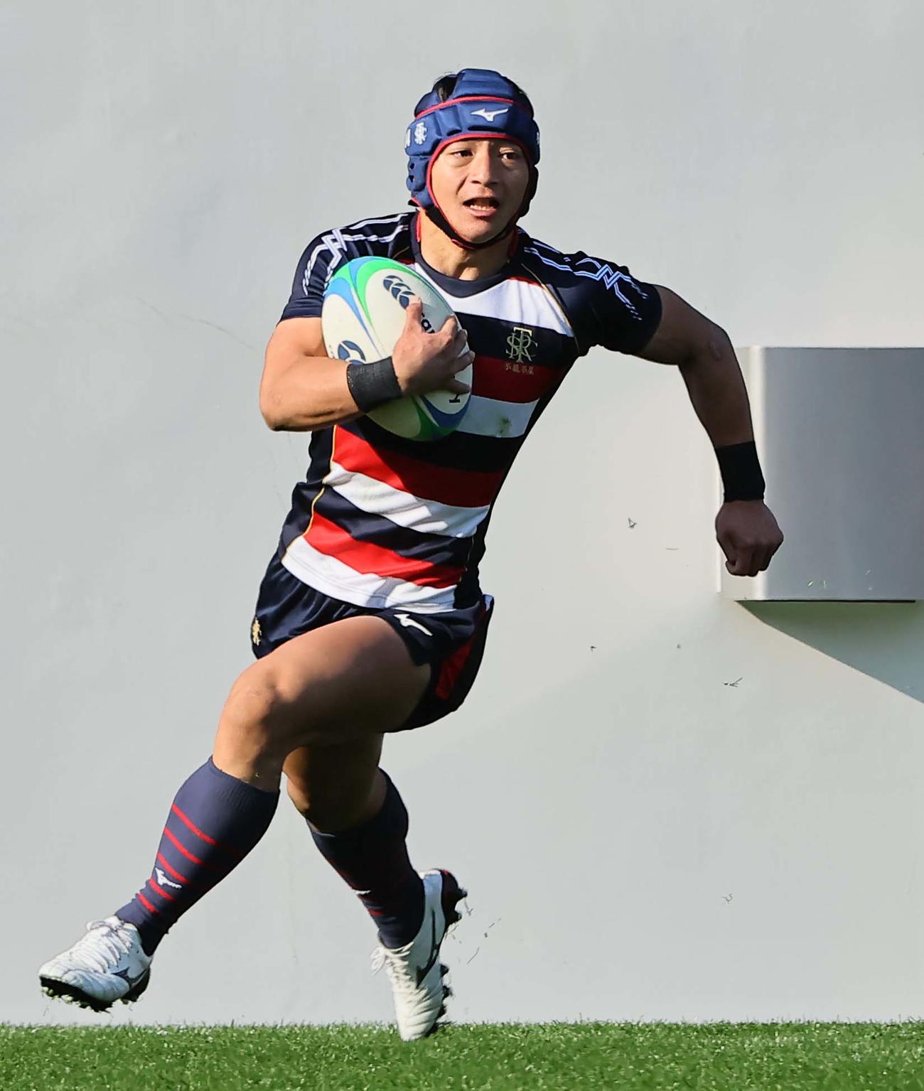 佐賀工対高鍋　前半、右中間にトライを決める佐賀工WTB内田（撮影・上田博志）