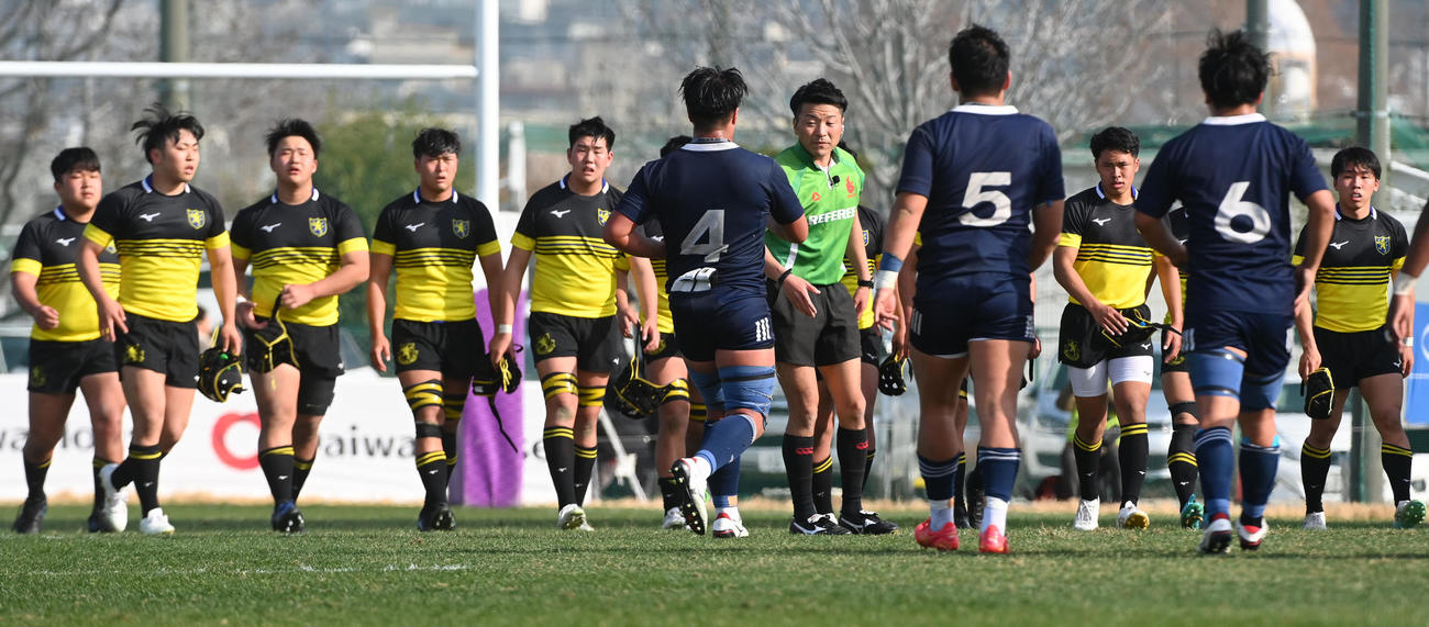 大分東明に完敗し、引き揚げる仙台育英