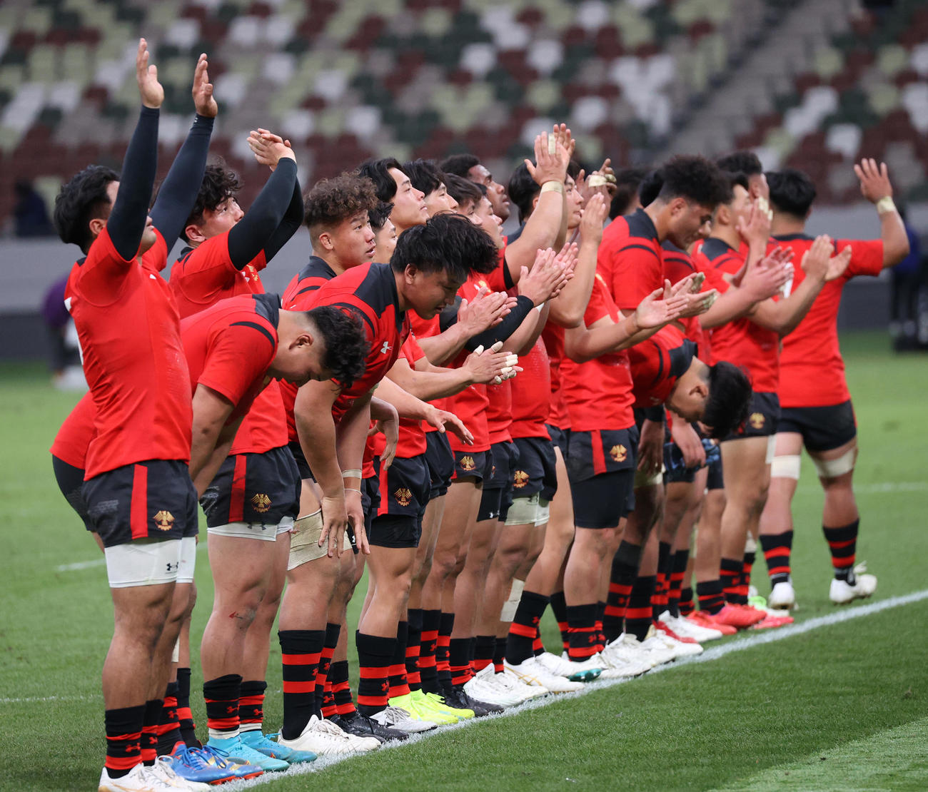 帝京大対天理大　天理大を破り決勝進出を決めた帝京大選手たち（撮影・中島郁夫）