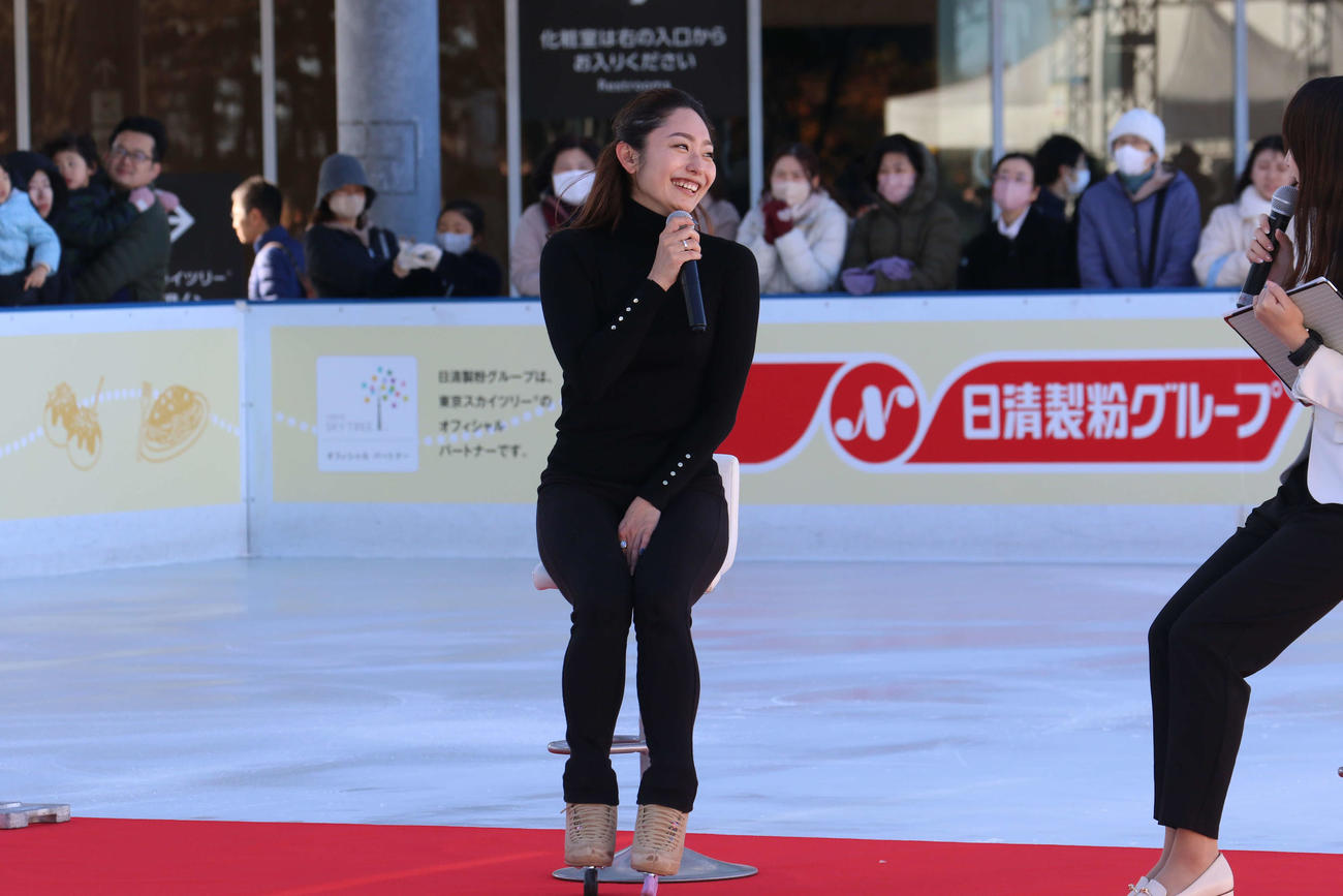 トークショーで笑顔の安藤さん