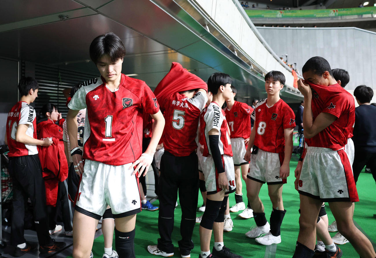 高知対北海道科学大高　1回戦で敗れ、悔しい表情の北海道科学大高の選手たち（撮影・宮地輝）