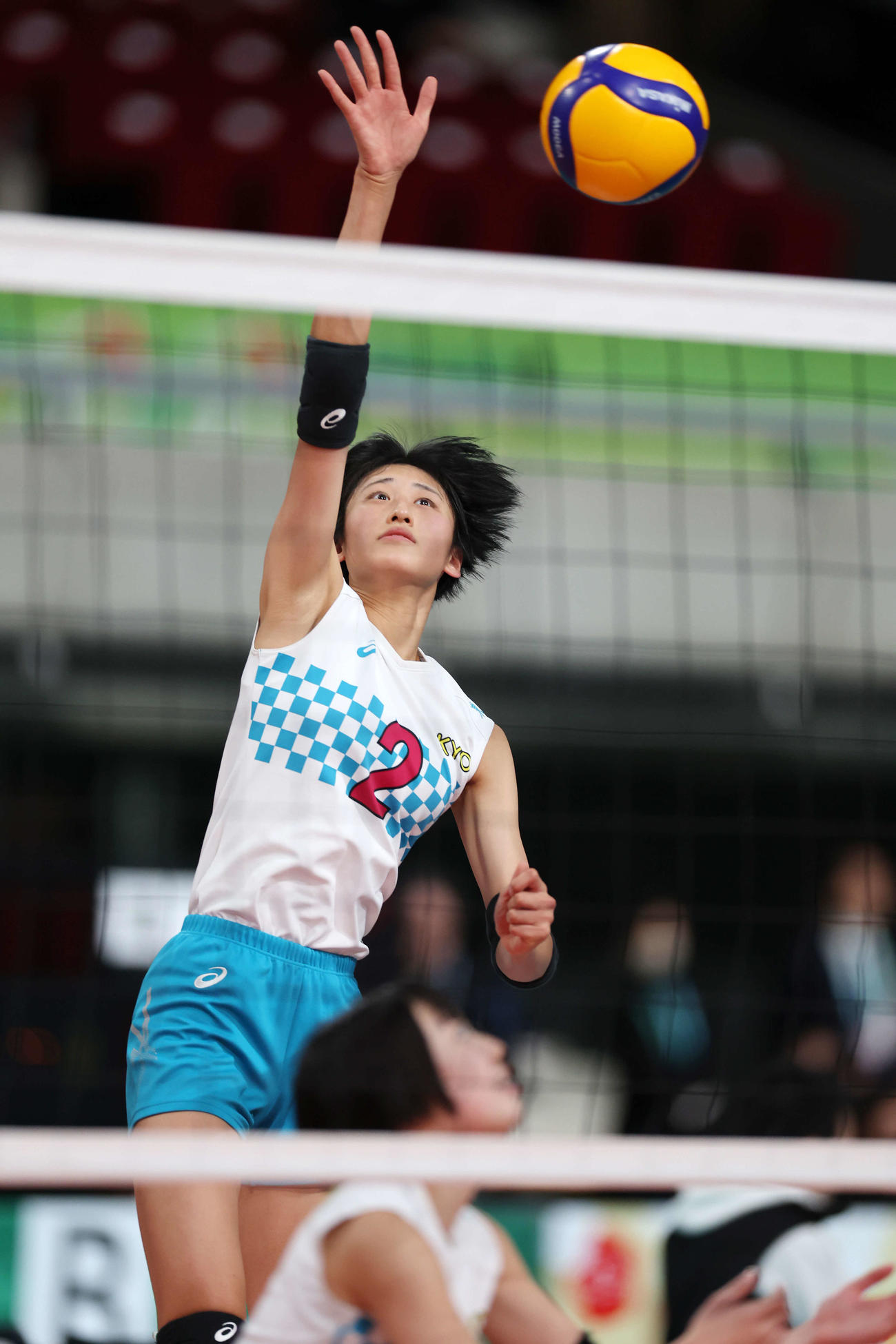 共栄学園対熊本信愛女　スパイクを放つ共栄学園・秋本（撮影・宮地輝）