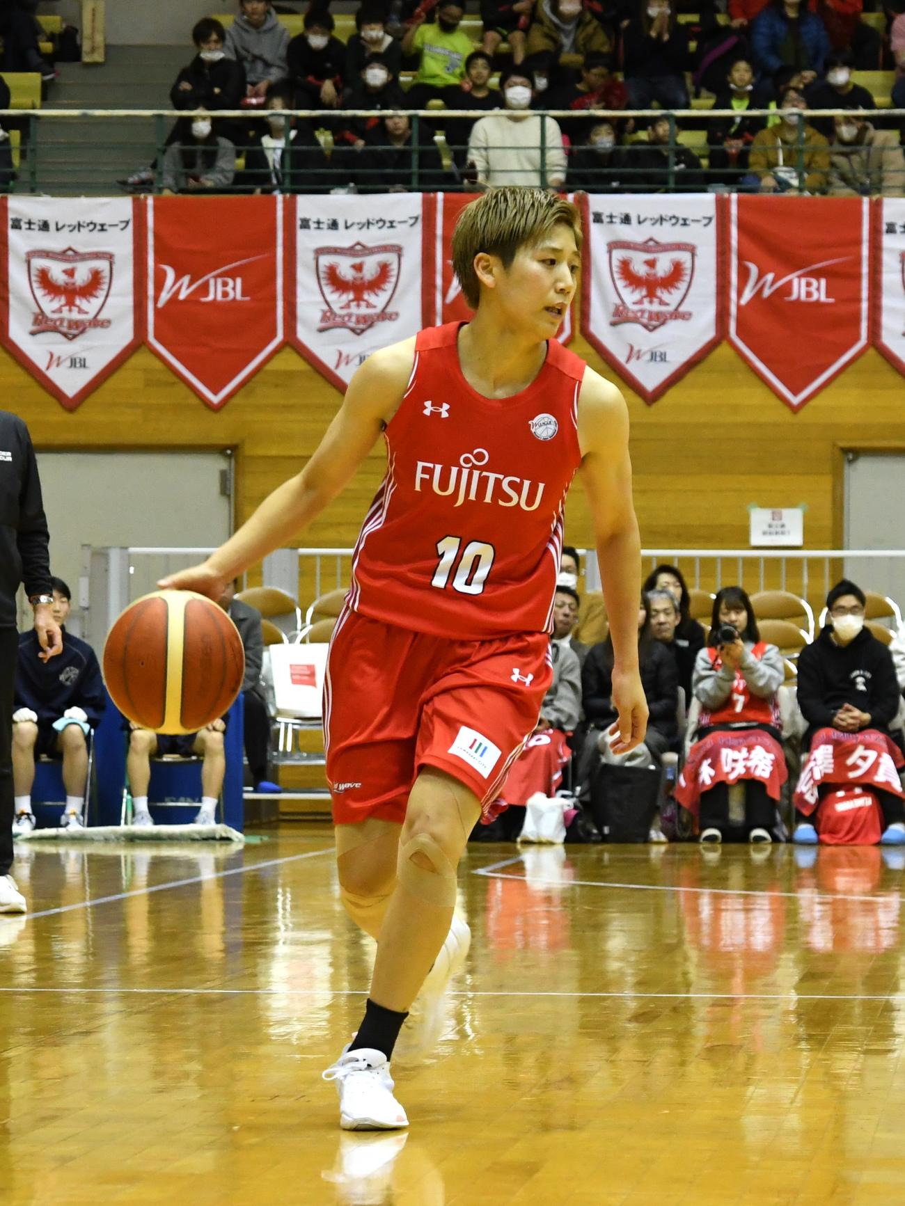 姫路戦でプレーする富士通の町田（撮影・石井翔太）