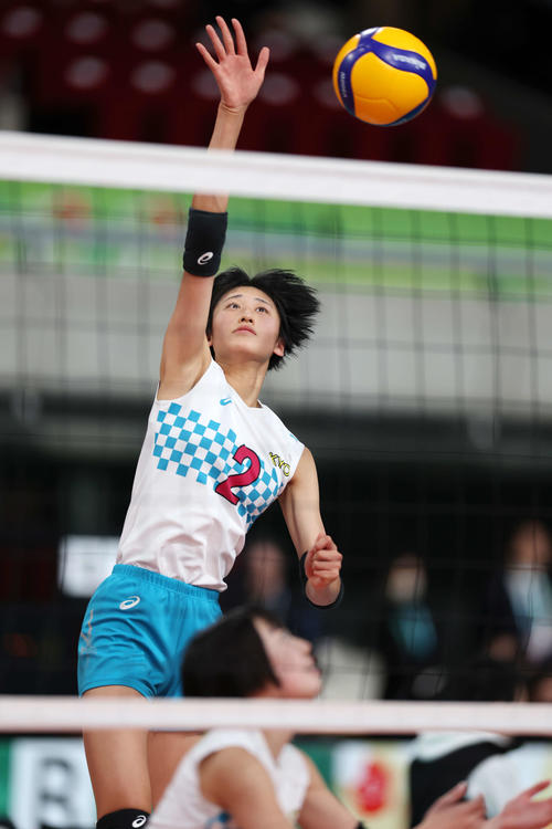 共栄学園対熊本信愛女　スパイクを放つ共栄学園・秋本（撮影・宮地輝）