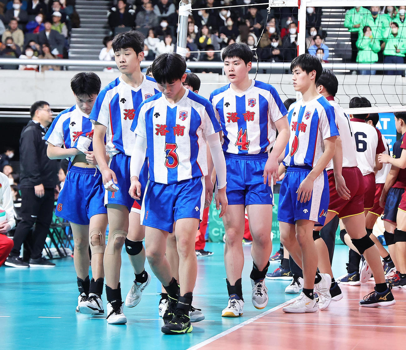 大村工対洛南　2回戦で敗れうつむき引き揚げる洛南（撮影・足立雅史）